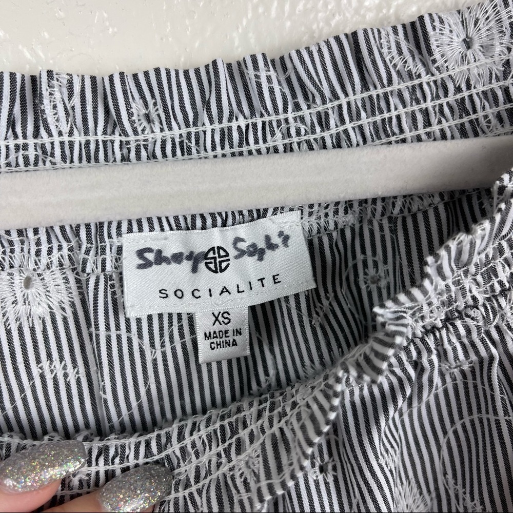 Nordstrom Socialite Blue Stripe Floral Embroidery Off the Shoulder Top Size XS - Picture 2 of 4